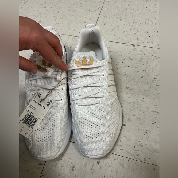 NWT ADIDAS Originals Women's Swift Run 22 Shoes white and gold size 8.5 - Picture 6 of 16